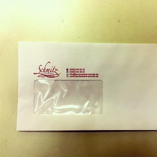 Конверты - на фото: пример напечатанного конверта с прозрачной стенкой